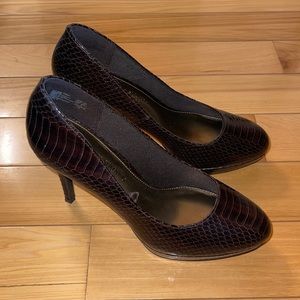 Christian Siriano brown heels 6.5